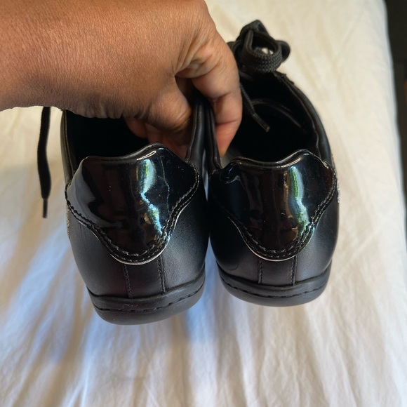 Authentic Louis Vuitton Ladies Sneakers, size (37) - Picture 13 of 16